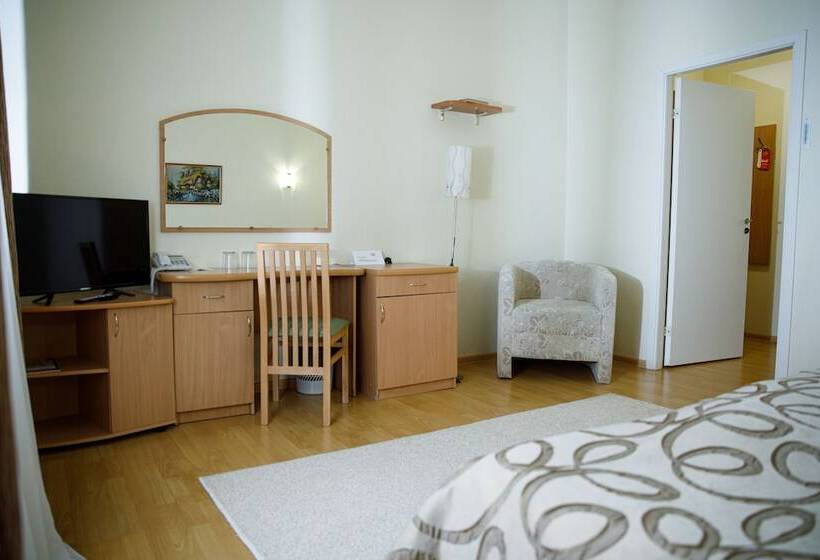 Отель Fifth Corner