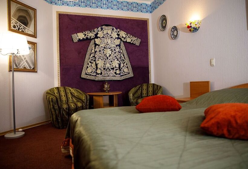 Отель Fifth Corner