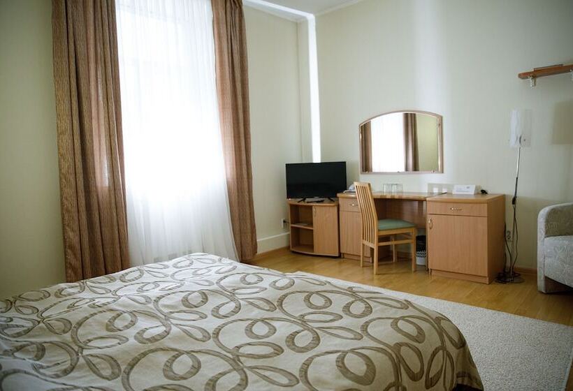 Отель Fifth Corner