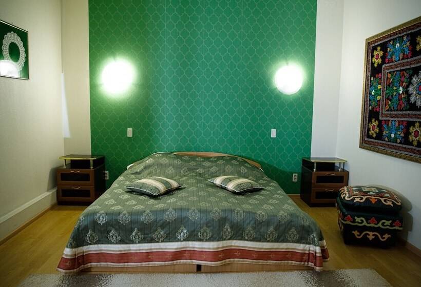 Отель Fifth Corner