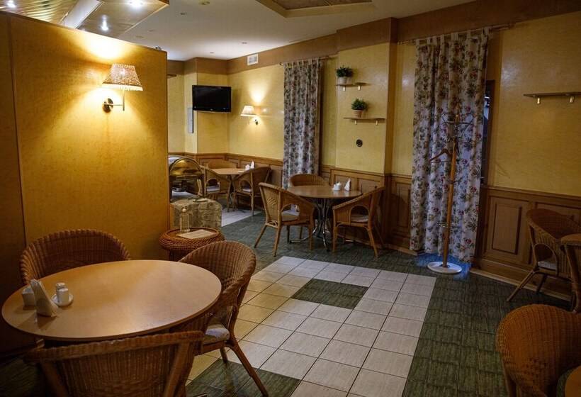 Отель Fifth Corner