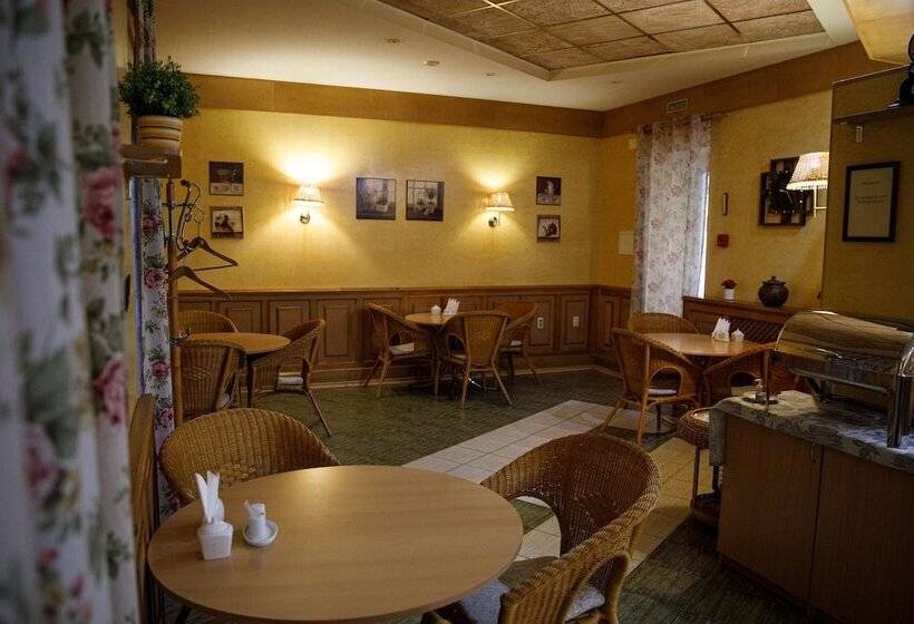 Отель Fifth Corner