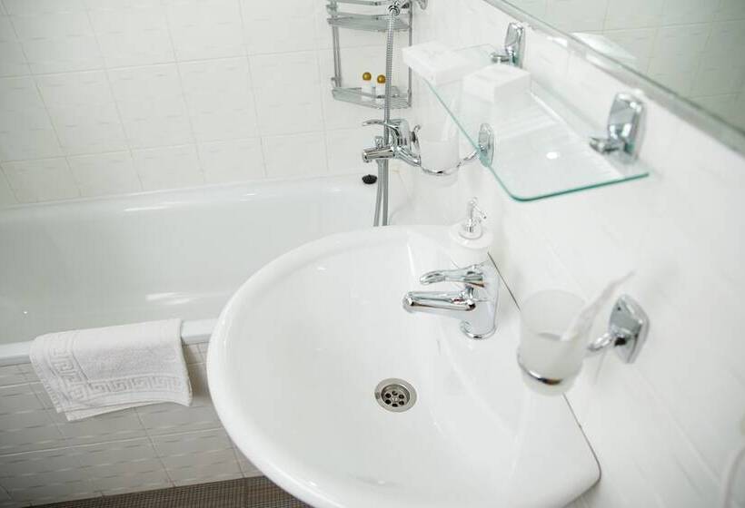 Отель Fifth Corner