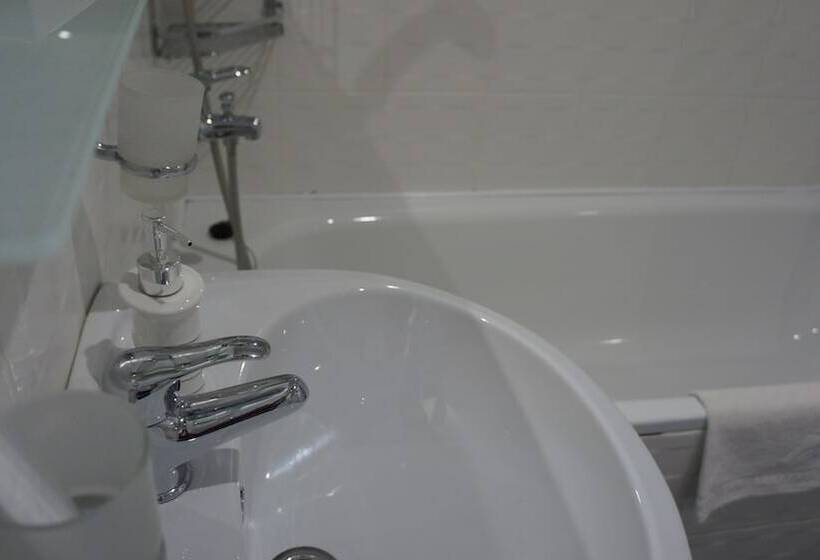 Отель Fifth Corner