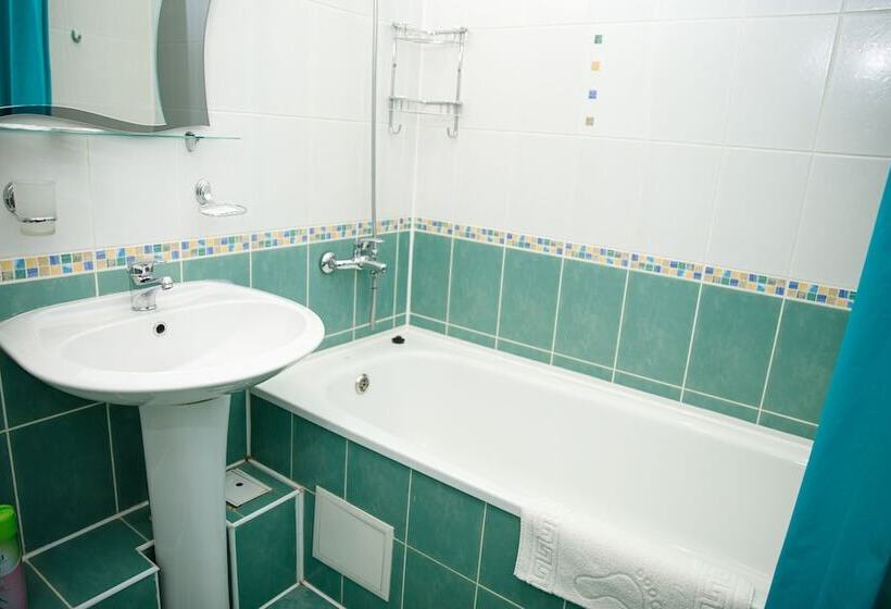 Отель Fifth Corner