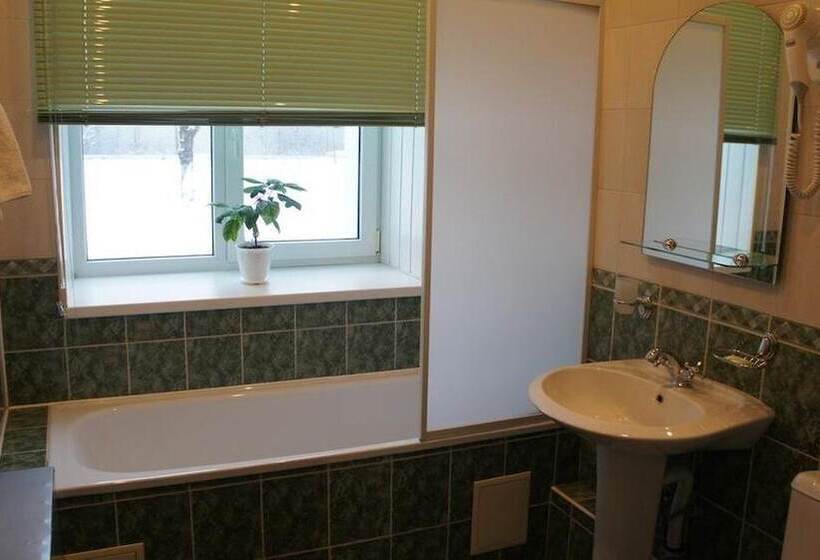 Отель Fifth Corner