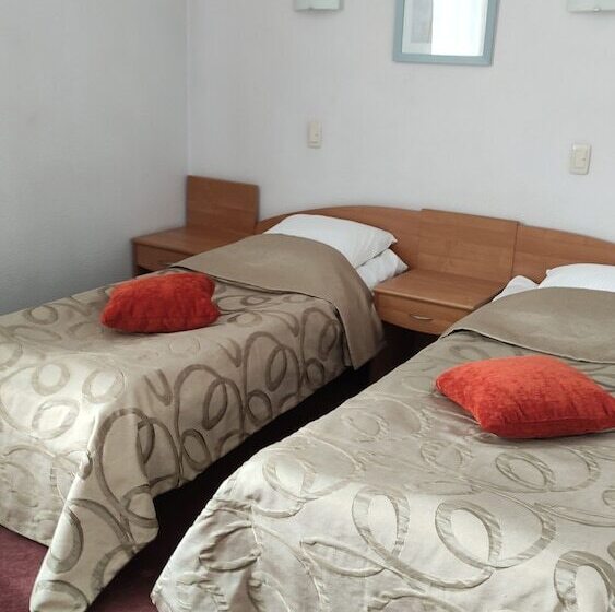 Отель Fifth Corner