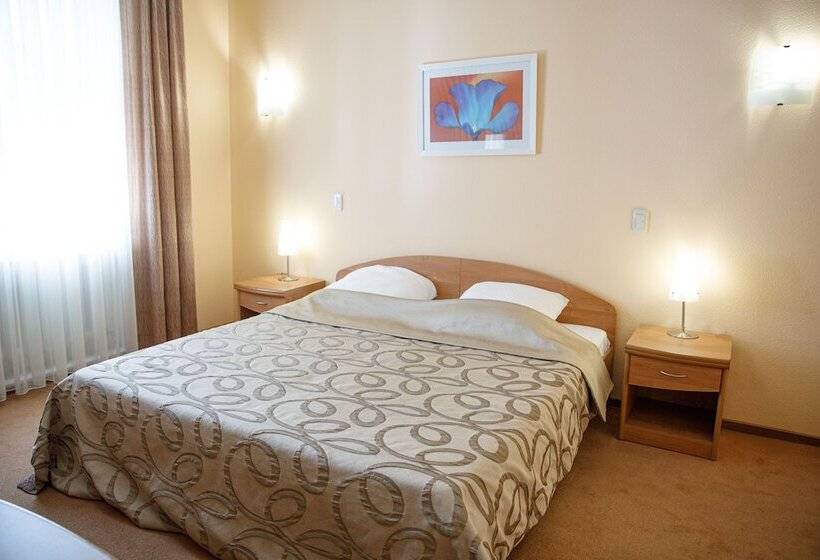 Отель Fifth Corner