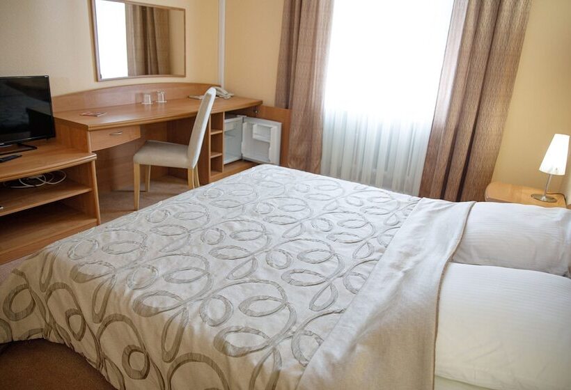 Отель Fifth Corner