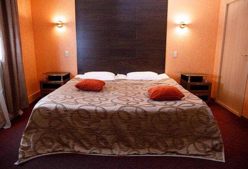 Отель Fifth Corner