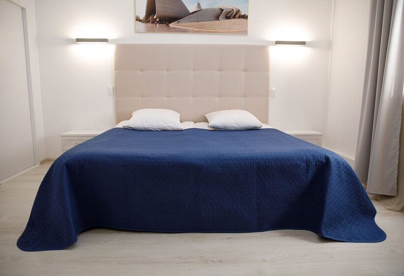 Отель Fifth Corner