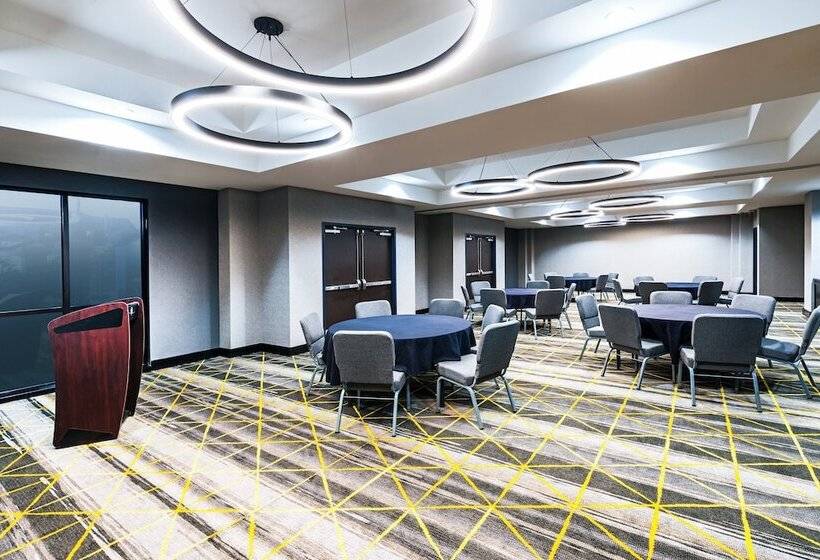 Holiday Inn Hotel & Suites Tulsa South, An Ihg