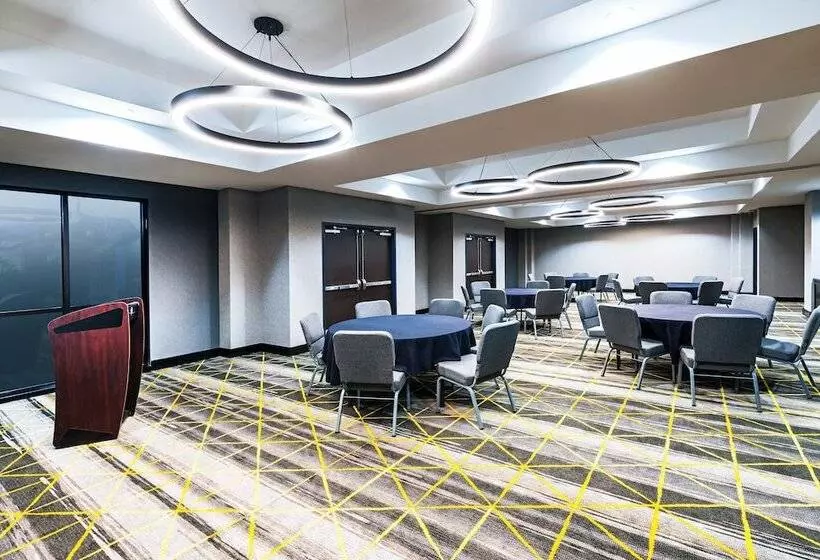 Holiday Inn Hotel & Suites Tulsa South, An Ihg