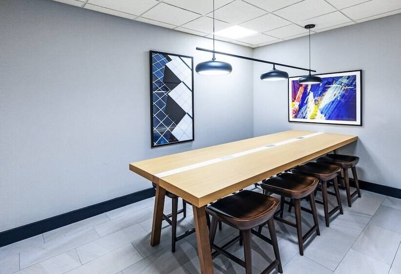 Holiday Inn Hotel & Suites Tulsa South, An Ihg