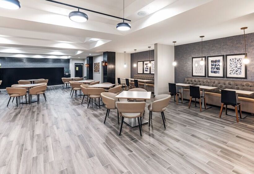 Holiday Inn Hotel & Suites Tulsa South, An Ihg