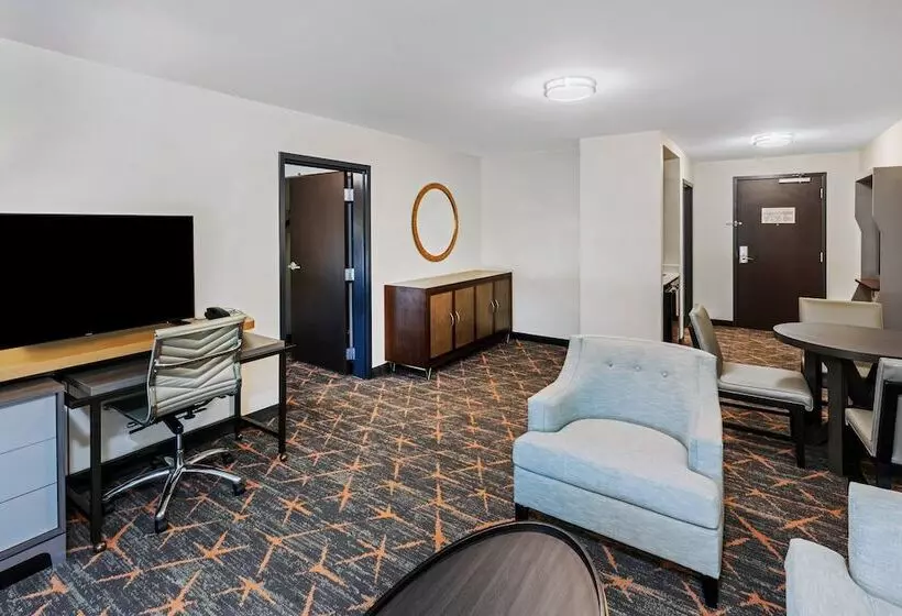 Holiday Inn Hotel & Suites Tulsa South, An Ihg