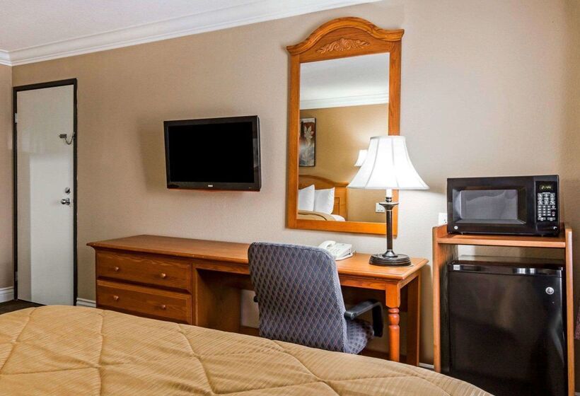 בית מלון כפרי Quality Inn & Suites Atlanta Airport South