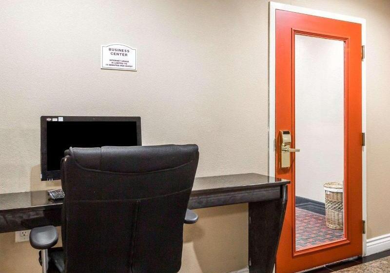 בית מלון כפרי Quality Inn & Suites Atlanta Airport South