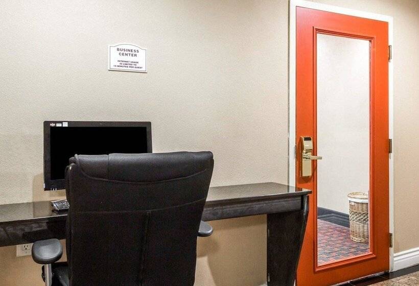 בית מלון כפרי Quality Inn & Suites Atlanta Airport South