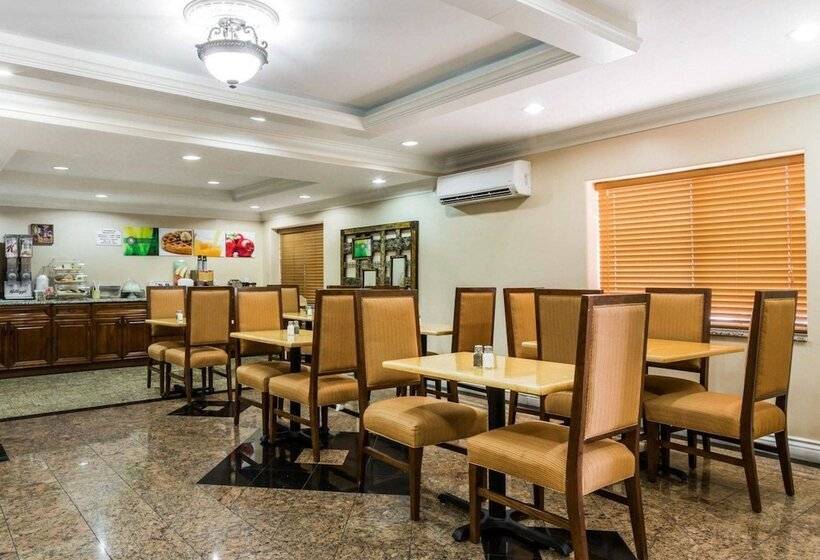 בית מלון כפרי Quality Inn & Suites Atlanta Airport South