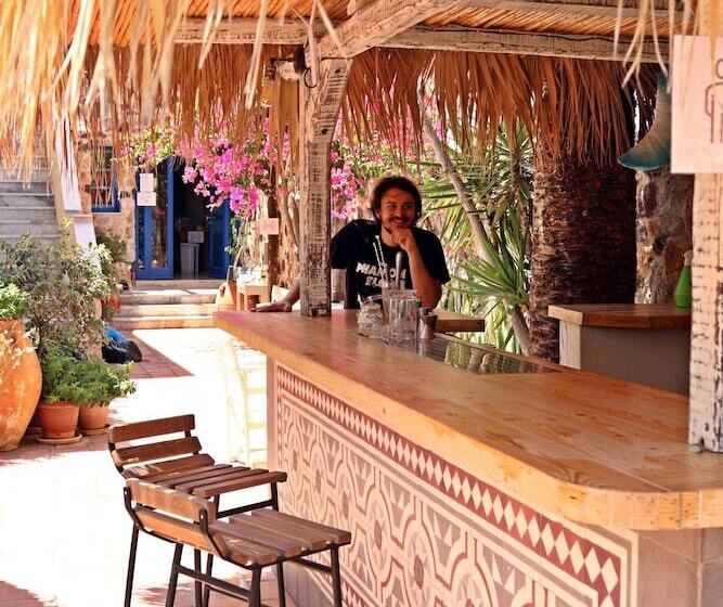 هتل The Boathouse