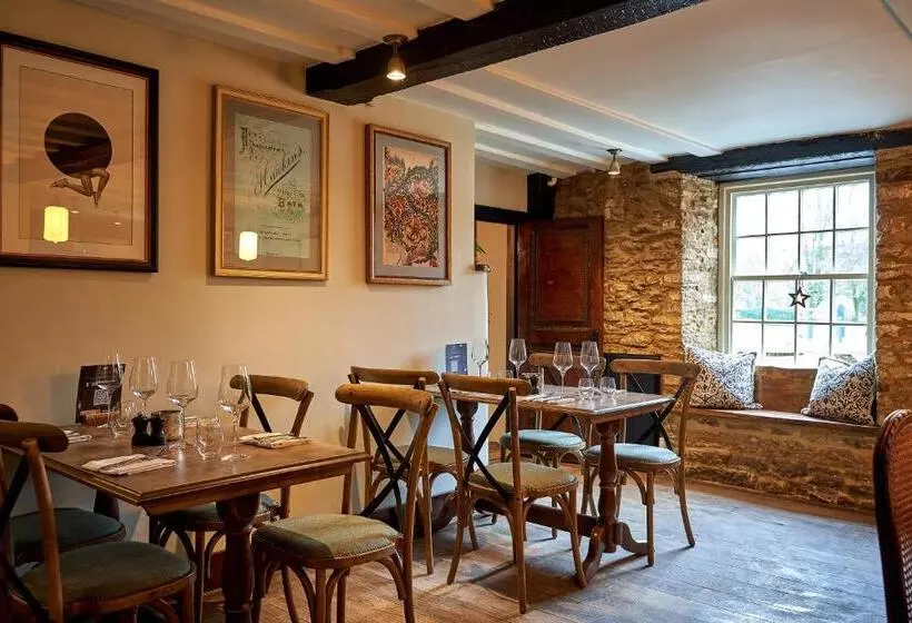 ホテル The Horse And Groom Inn