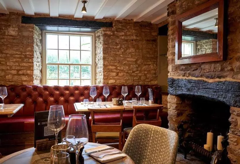 ホテル The Horse And Groom Inn