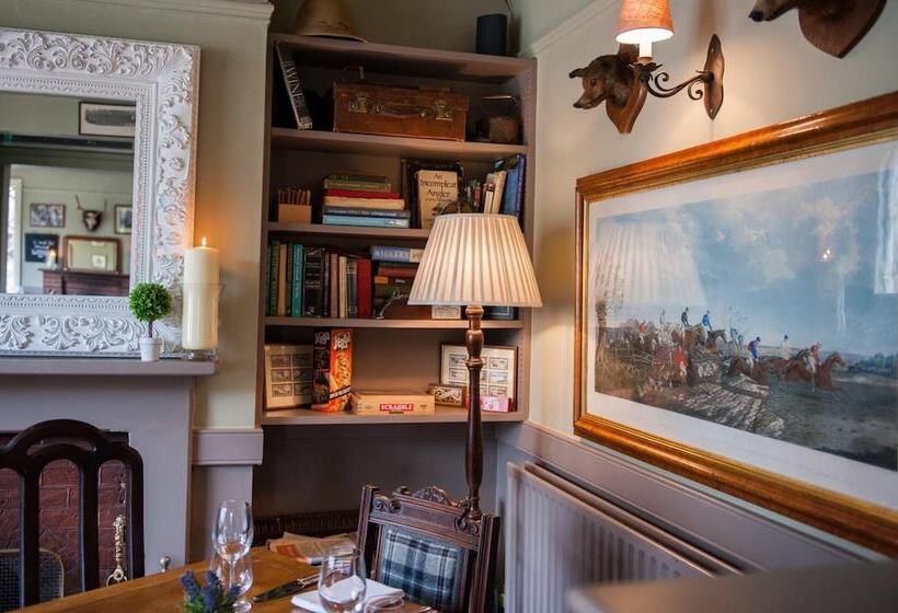 Отель The Peat Spade Inn