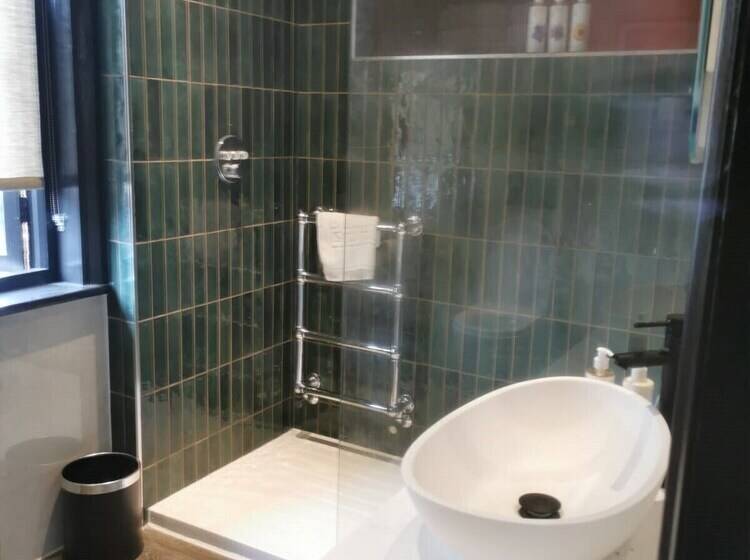 Отель The Peat Spade Inn