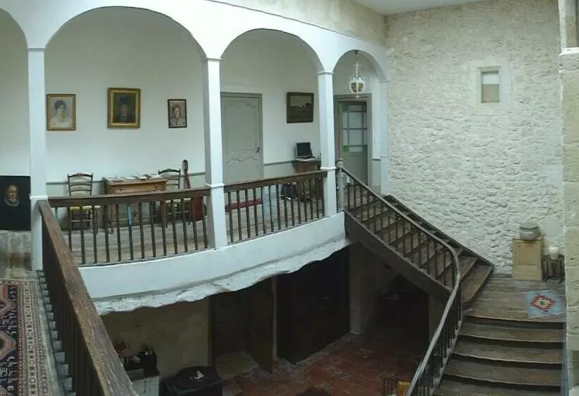 Aamiaismajoitus (B&B) La Demeure Saint Clar