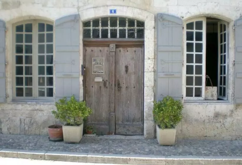 Aamiaismajoitus (B&B) La Demeure Saint Clar