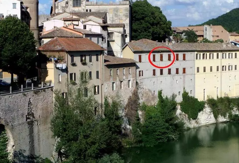 Aamiaismajoitus (B&B) La Finestra Sul Fiume