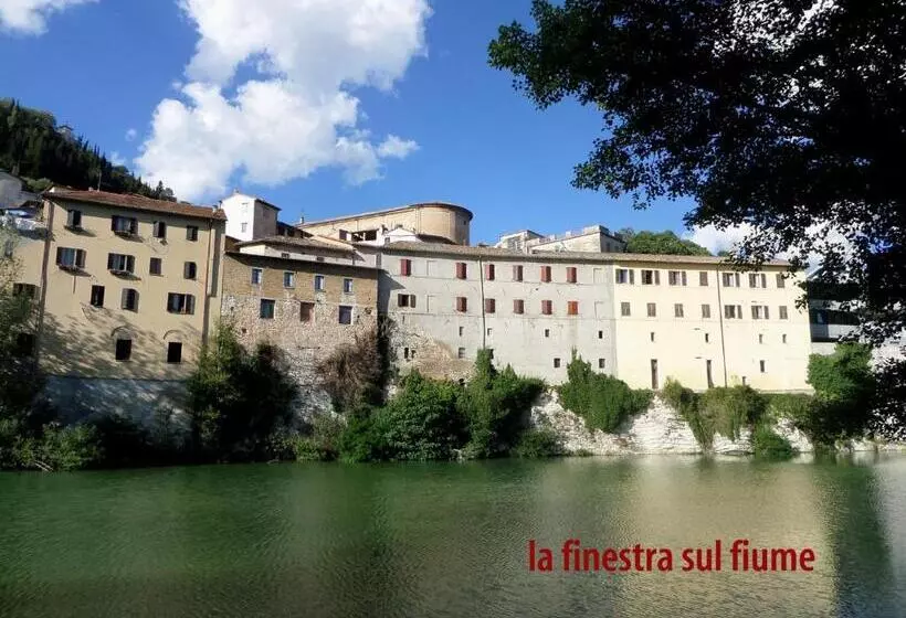 Aamiaismajoitus (B&B) La Finestra Sul Fiume