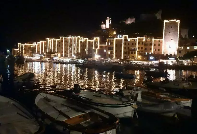 تختخواب و صبحانه La Villa