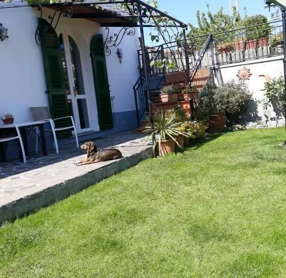 تختخواب و صبحانه La Villa