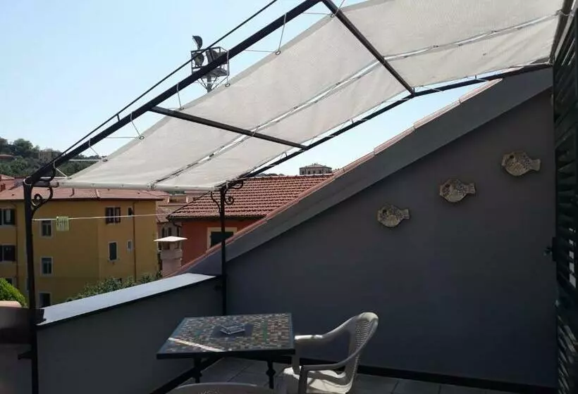 تختخواب و صبحانه La Villa