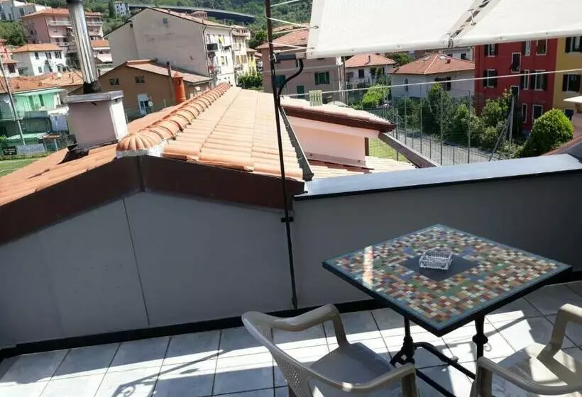 تختخواب و صبحانه La Villa