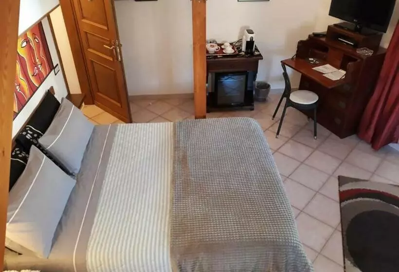 تختخواب و صبحانه La Villa