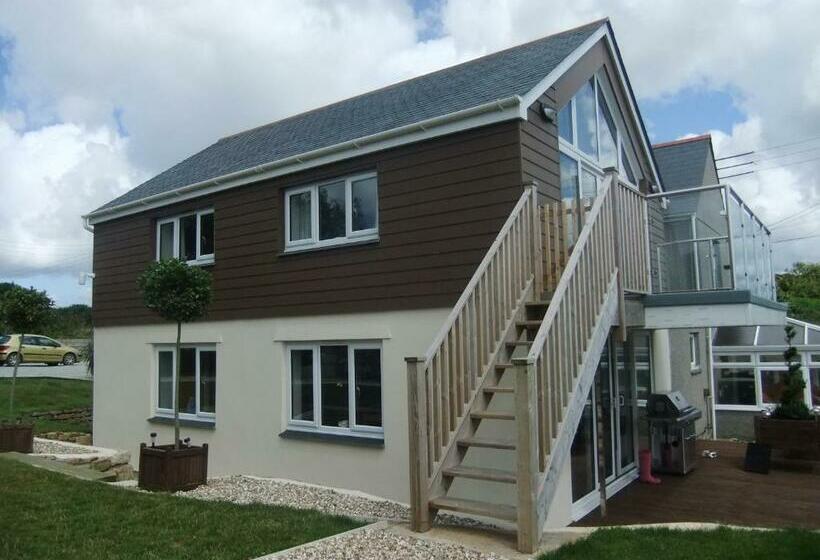 민박 The Count House