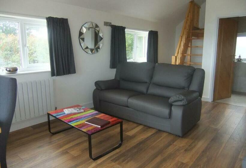 민박 The Count House