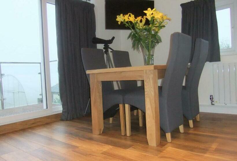 민박 The Count House