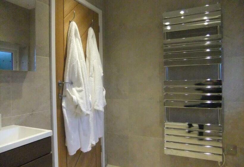 민박 The Count House