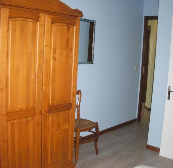 ベッドアンドブレックファースト Les Chambres D Ebalet