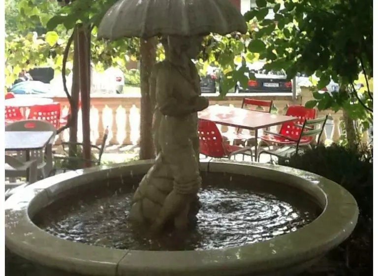 Majatalo Guest House Pizzeria Pazza Da Gianni