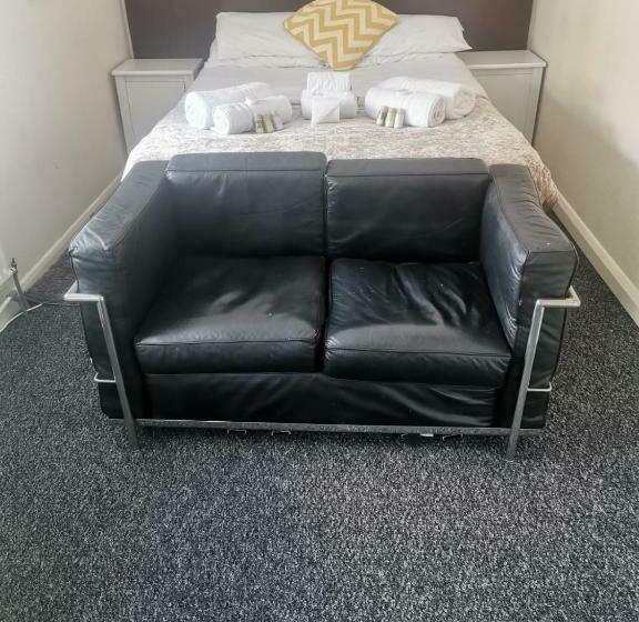 פנסיון The Crown Bar & Guesthouse