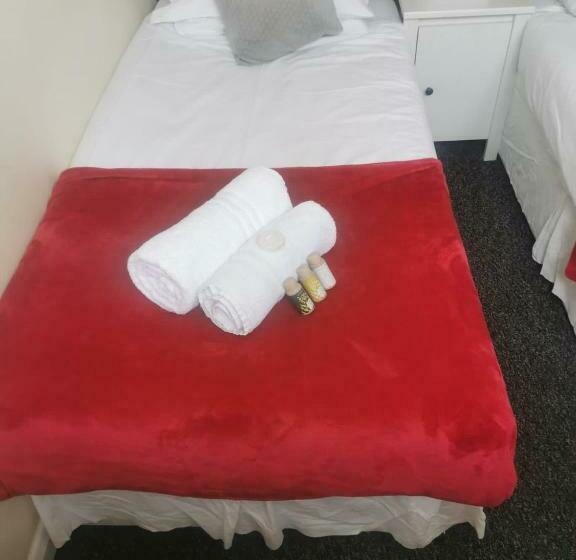 פנסיון The Crown Bar & Guesthouse