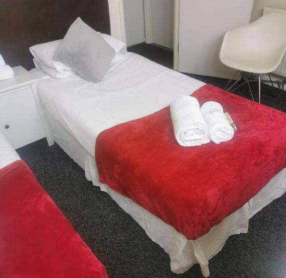 פנסיון The Crown Bar & Guesthouse