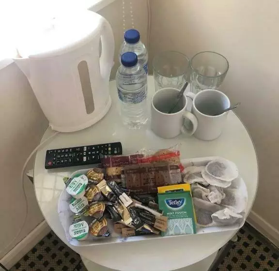 Majatalo The Crown Bar & Guesthouse