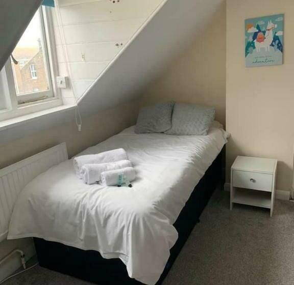 פנסיון The Crown Bar & Guesthouse