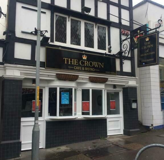 פנסיון The Crown Bar & Guesthouse